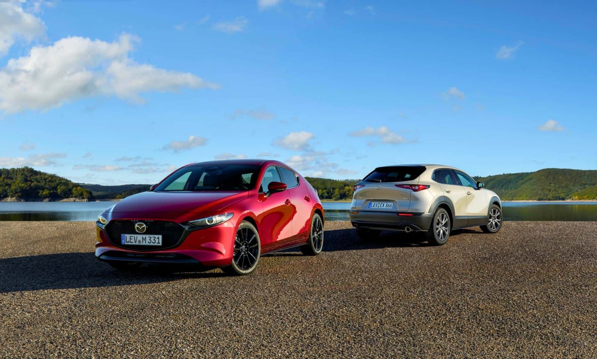 Mazdy 3 i CX-30 otrzymały silnik 2.5 R4, a są tańsze niż te z mniejszymi jednostkami 2.0. Gdzie jest haczyk?