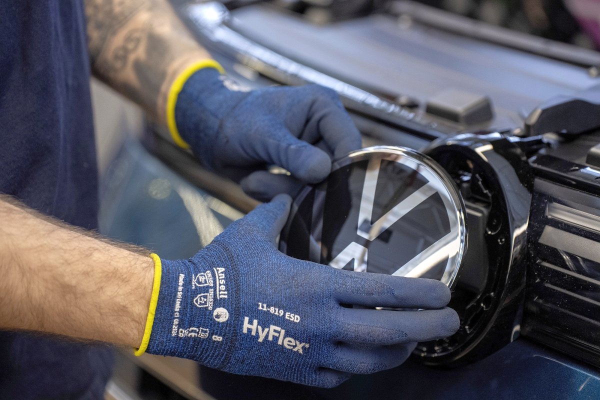 Burza wokół prywatnych lotów zarządu Volkswagena. W tle cięcia kosztów i redukcje etatów