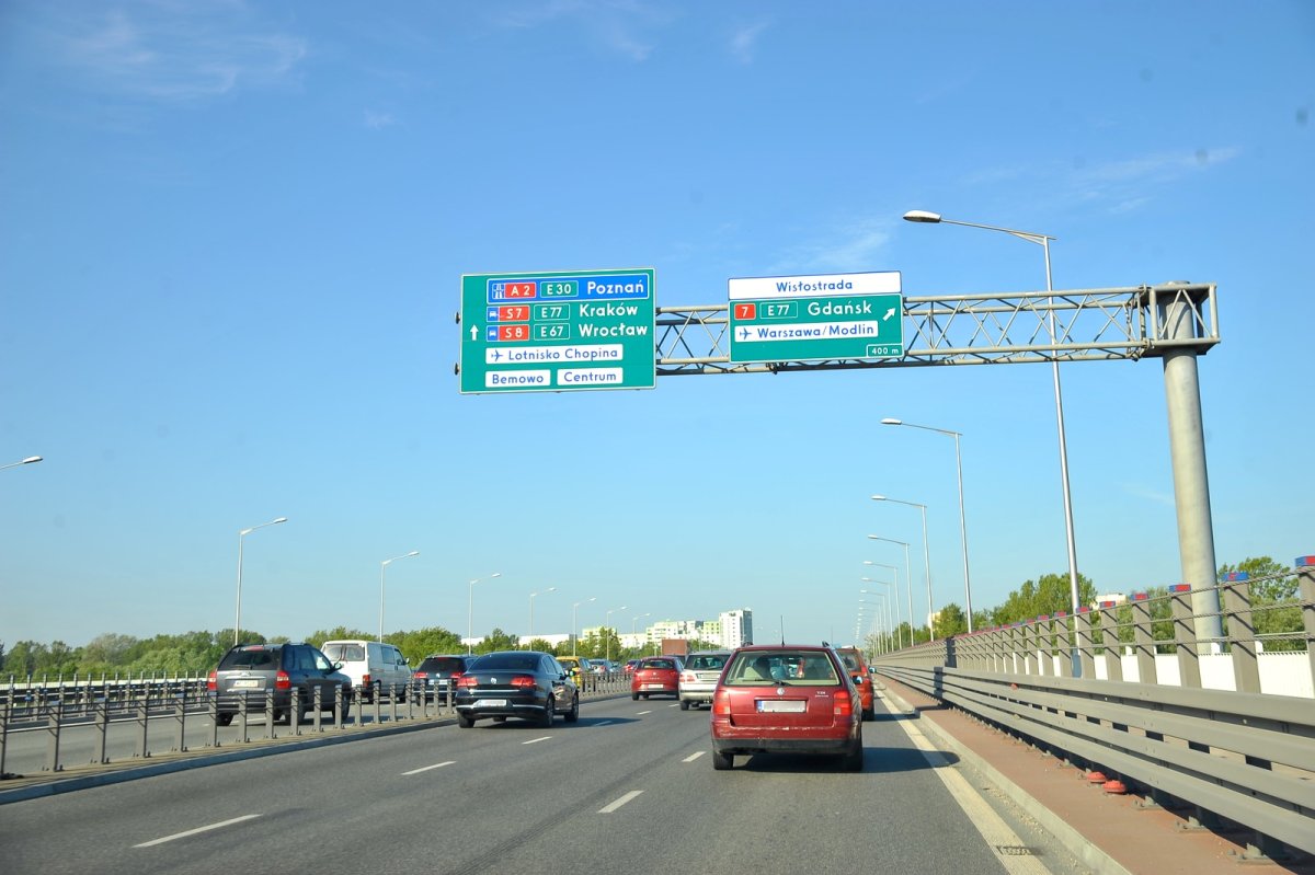 Ruch na drogach krajowych w Polsce rośnie. Są odcinki, które pokonuje prawie 200 tys. aut dziennie