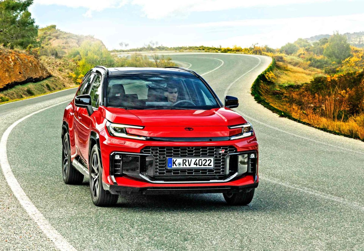 Nowa Toyota RAV4 – sztuką jest nie przedobrzyć. Udało się? | Pierwsza jazda