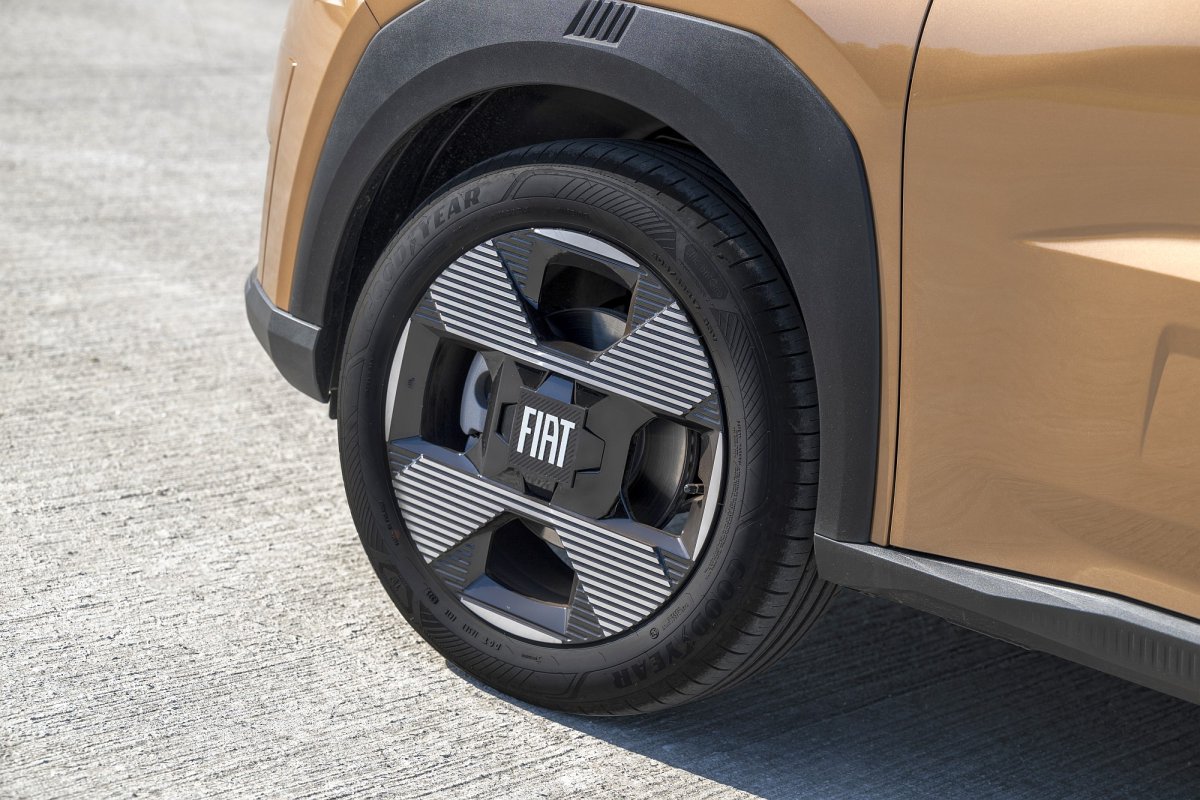 Do sieci trafiło zdjęcie nowego Fiata Fastbacka. To większy brat Grande Pandy i sukcesor Tipo