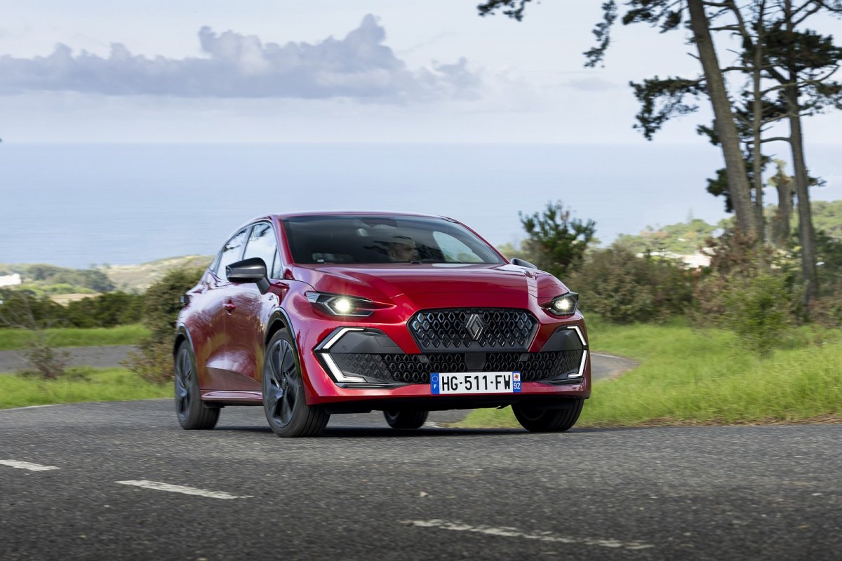 Renault odpala w Polsce najlepszą wersję Clio. Ma automat i zapewnia niemal 1500 km zasięgu