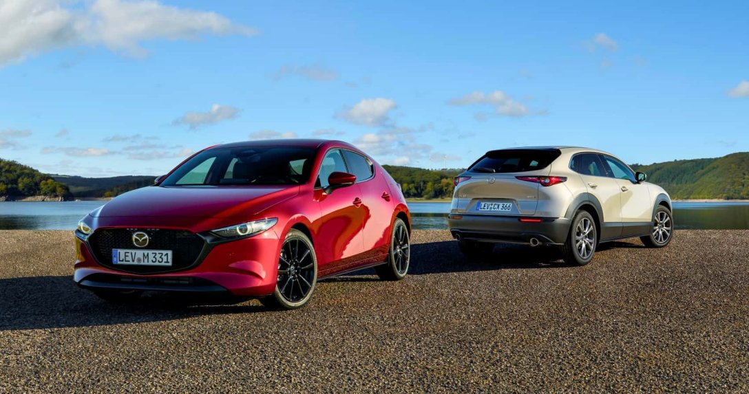 Mazdy 3 i CX-30 otrzymały silnik 2.5 R4, a są tańsze niż te z mniejszymi jednostkami 2.0. Gdzie jest haczyk?