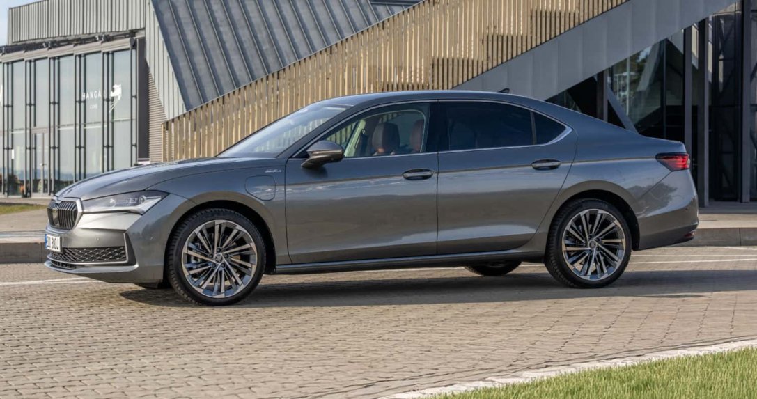 Skoda Superb Liftback PHEV 268 KM (2026)