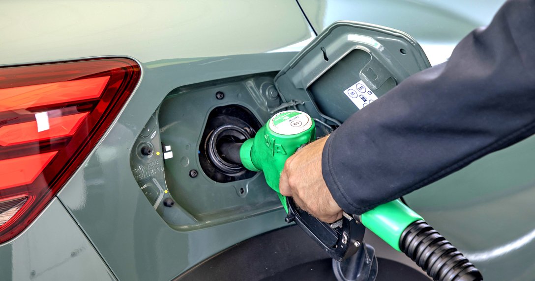 tankowanie auta benzyną