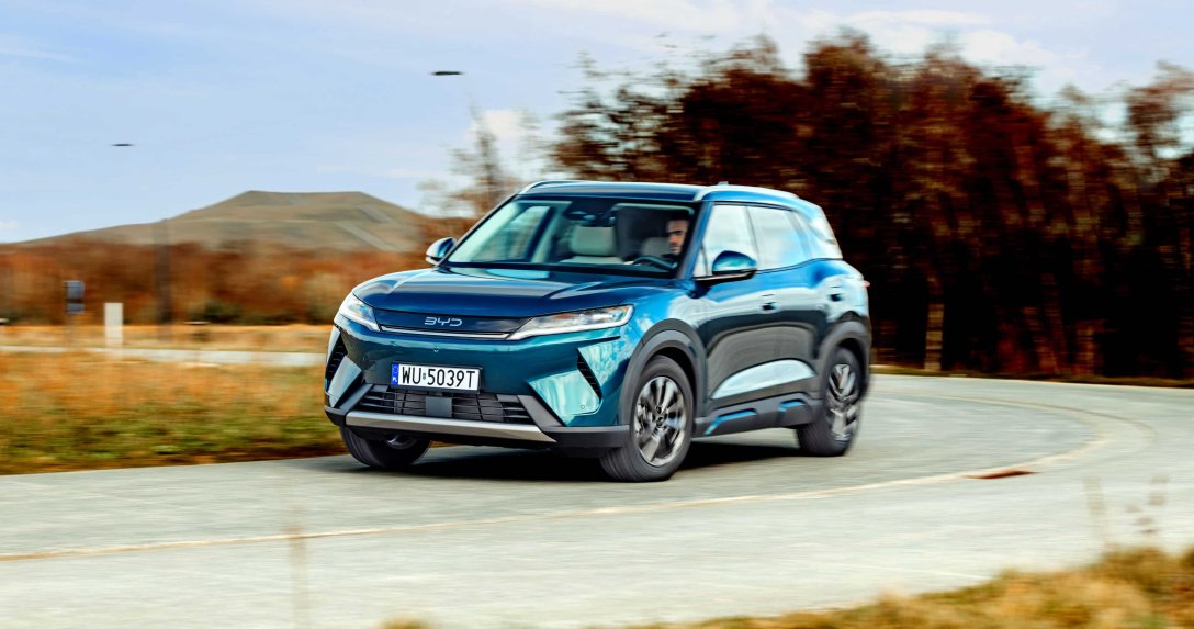 BYD Atto 2 DM-i – przód w ruchu