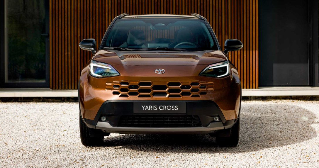 Toyota Yaris Cross po liftingu. Odświeżona wersja jednego z najpopularniejszych modeli w Polsce trafi do sprzedaży jeszcze w tym roku