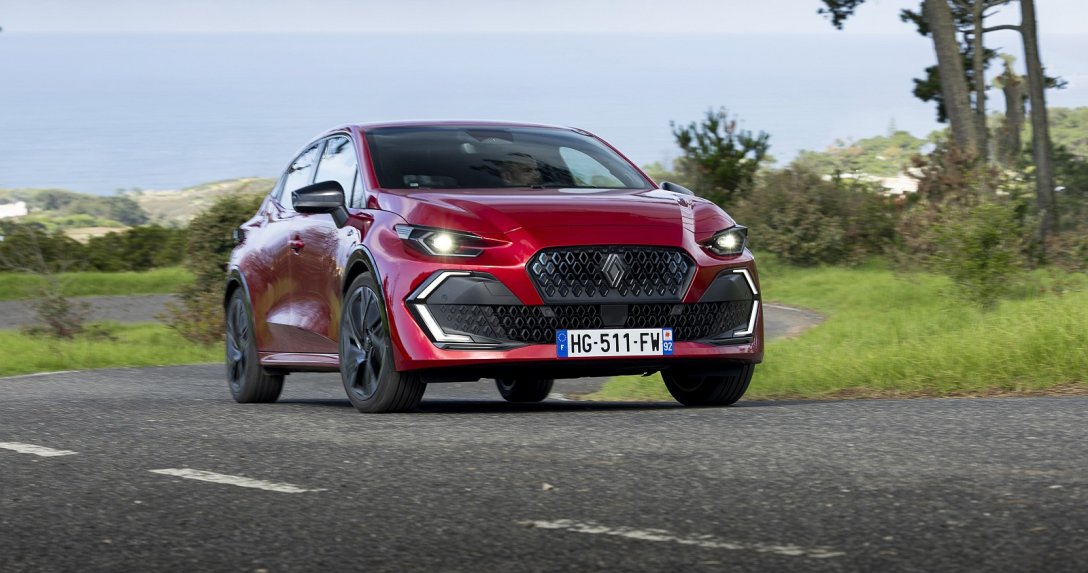 Renault odpala w Polsce najlepszą wersję Clio. Ma automat i zapewnia niemal 1500 km zasięgu