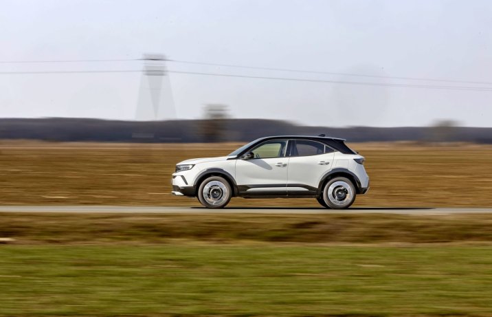 Opel Mokka 1.2 Turbo GS (2026) – test, porównanie – bok