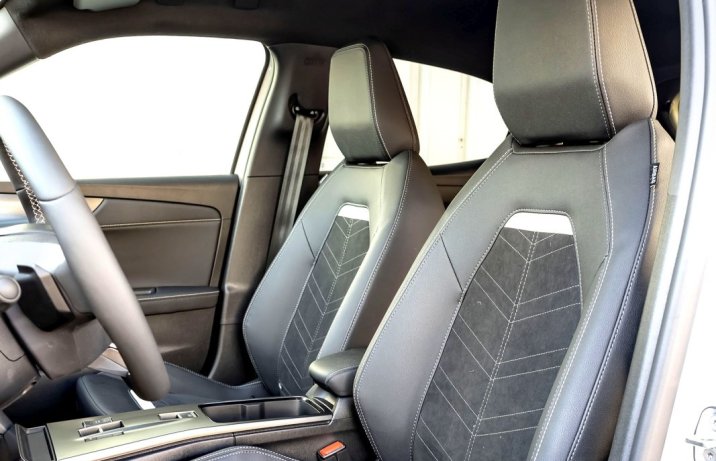 Opel Mokka 1.2 Turbo GS (2026) – test, porównanie – fotele