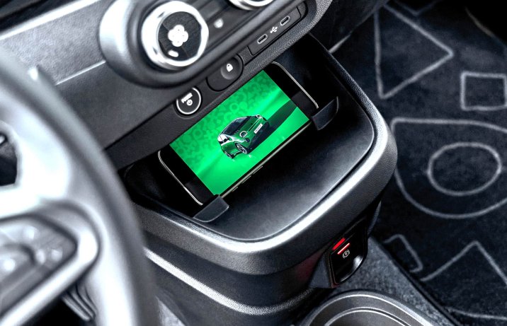 Renault Twingo E-Tech – deska rozdzielcza, schowek, ładowanie indukcyjne