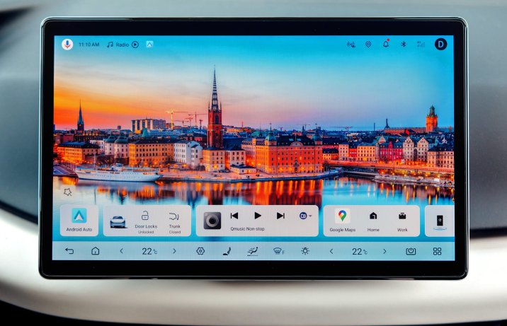 BYD Atto 2 DM-i – wnętrze, ekran, multimedia