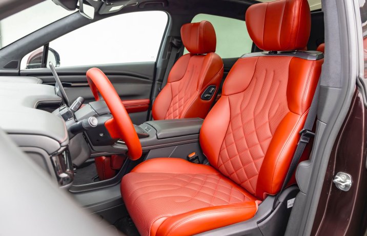 GAC Hyptec HT Elite – wnętrze, fotele