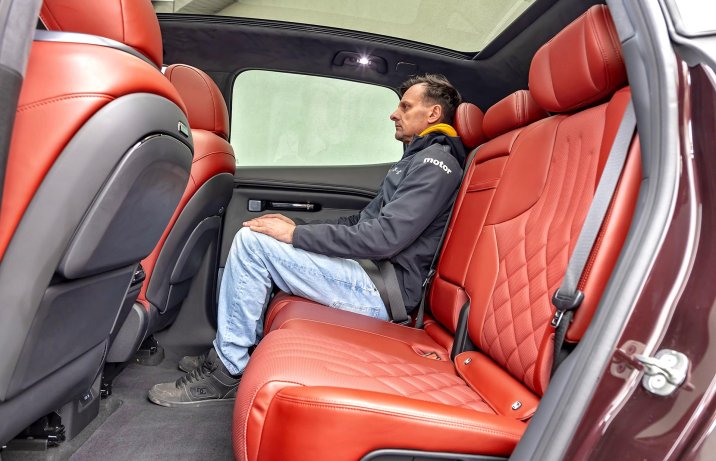 GAC Hyptec HT Elite – wnętrze, kanapa