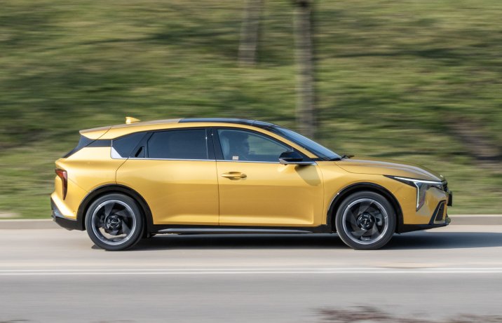 Kia K4 - bok