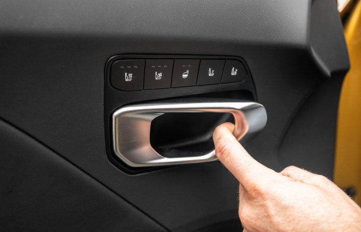 Kia K4 - klamka wewnętrzna