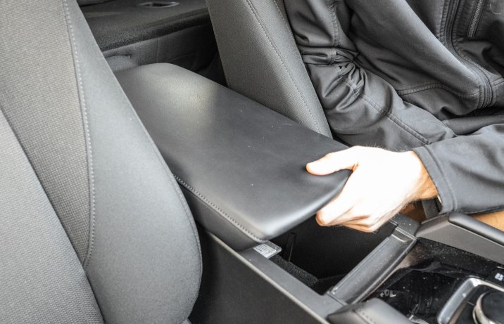 Mazda 3 - podłokietnik