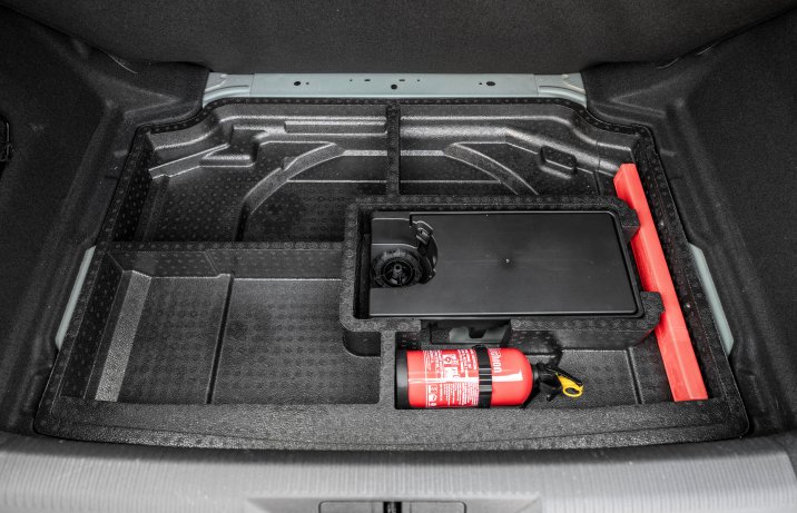 Peugeot 308 - schowek pod bagażnikiem