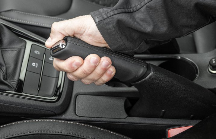 Skoda Scala - hamulec ręczny