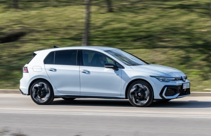 Volkswagen Golf - bok