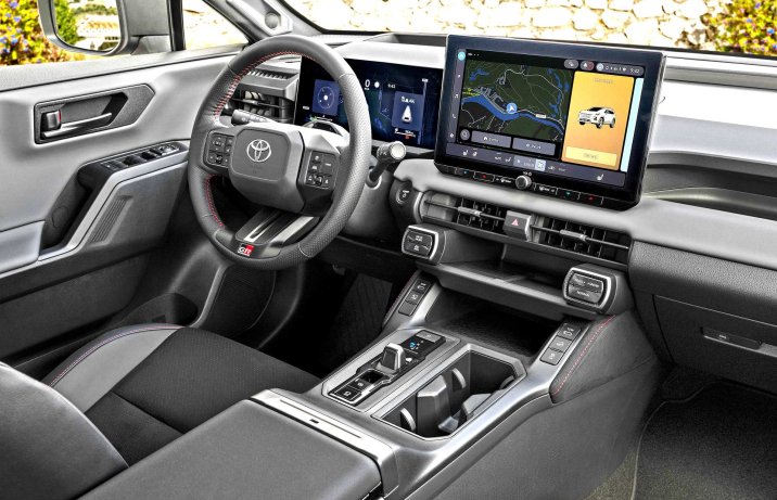 Nowa Toyota RAV4 2026 – wnętrze, kkokpit