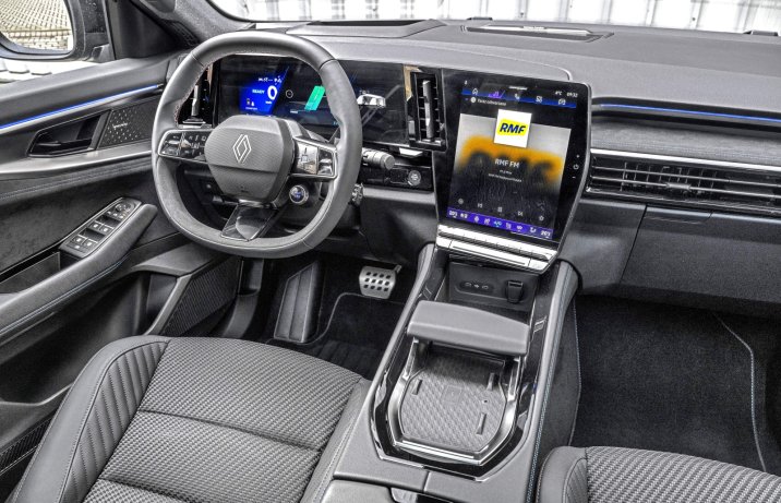 Renault Austral full hybrid E-Tech 200 (2026) - test - kokpit