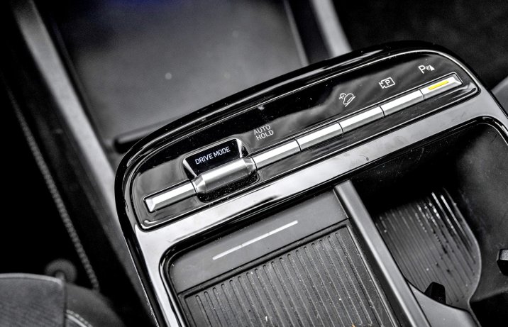 Hyundai Tucson 1.6 T-GDI HEV 6AT 2WD (2026) – test – panel przycisków