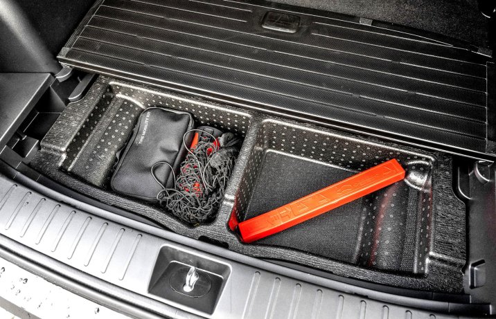 Hyundai Tucson 1.6 T-GDI HEV 6AT 2WD (2026) – test – organizer w bagażniku