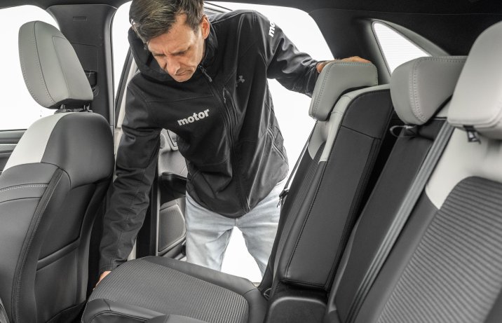 Ford Kuga - regulacja kanapy