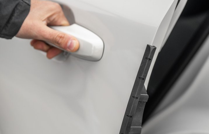 Ford Kuga - osłona drzwi