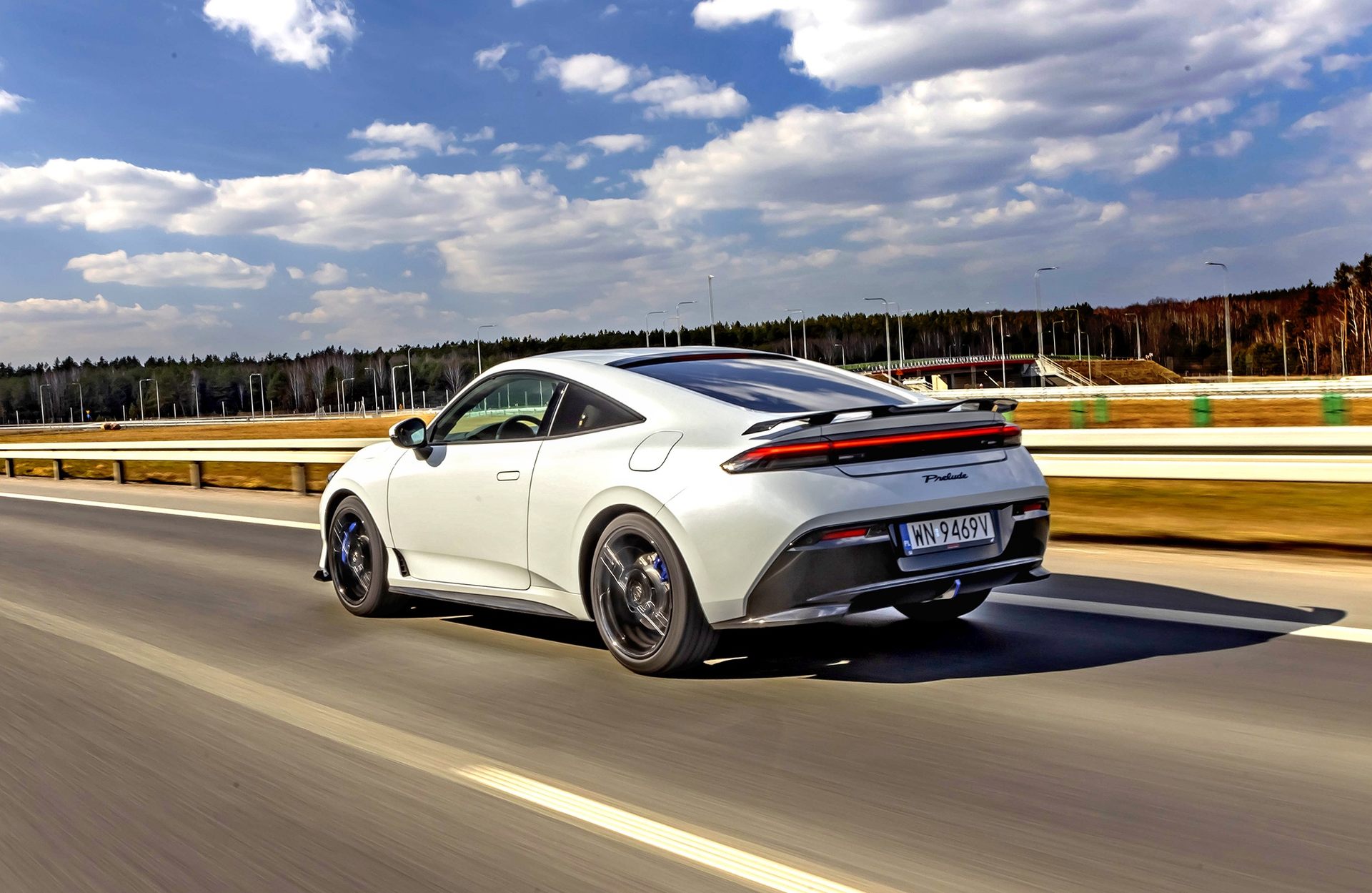 honda-prelude-e-hev-advance-jazda-3-4-tyl