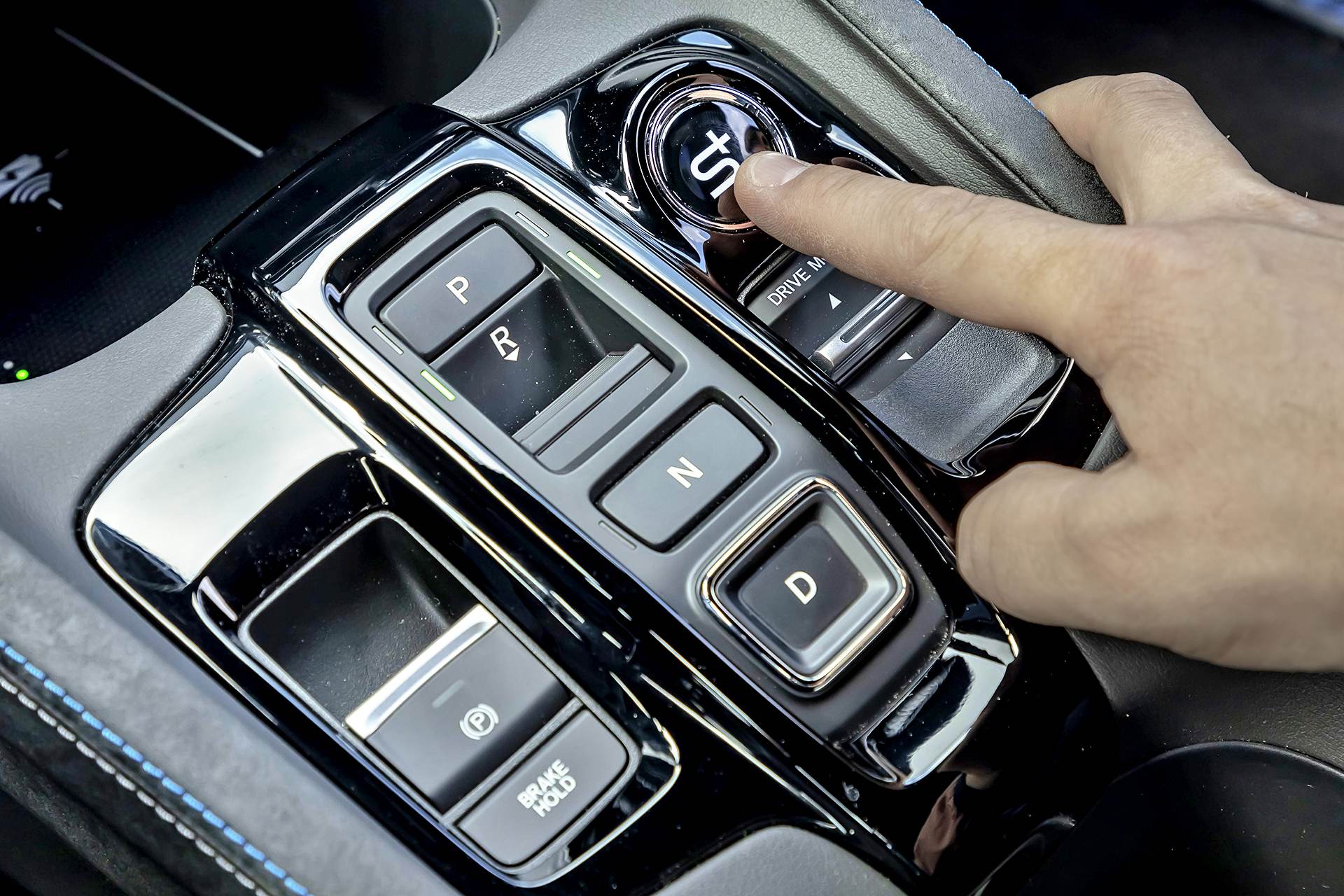 honda-prelude-e-hev-advance-wnetrze-przycisk-s-plus-shift