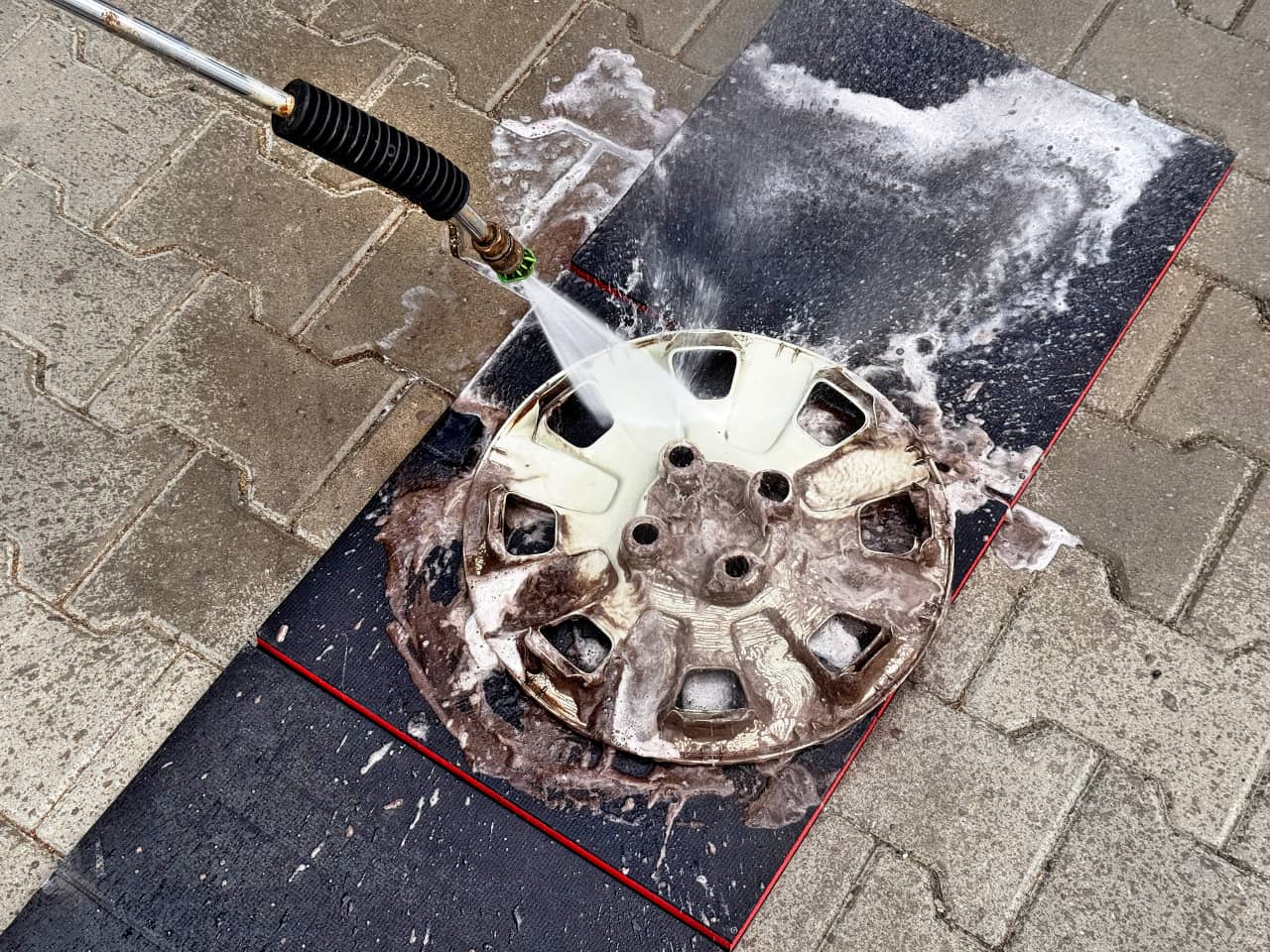 autoland-plyn-do-felg-test-mycie-kolpakow-11