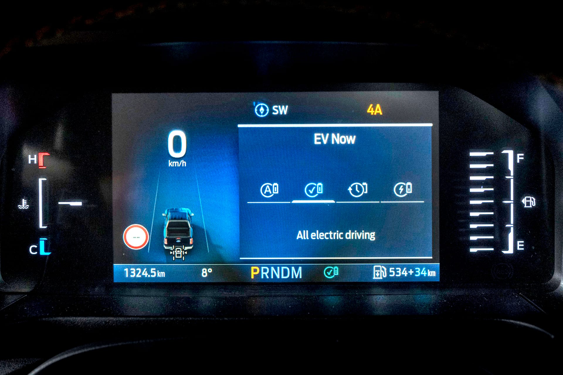 Ford-Ranger-PHEV-ekran-EV