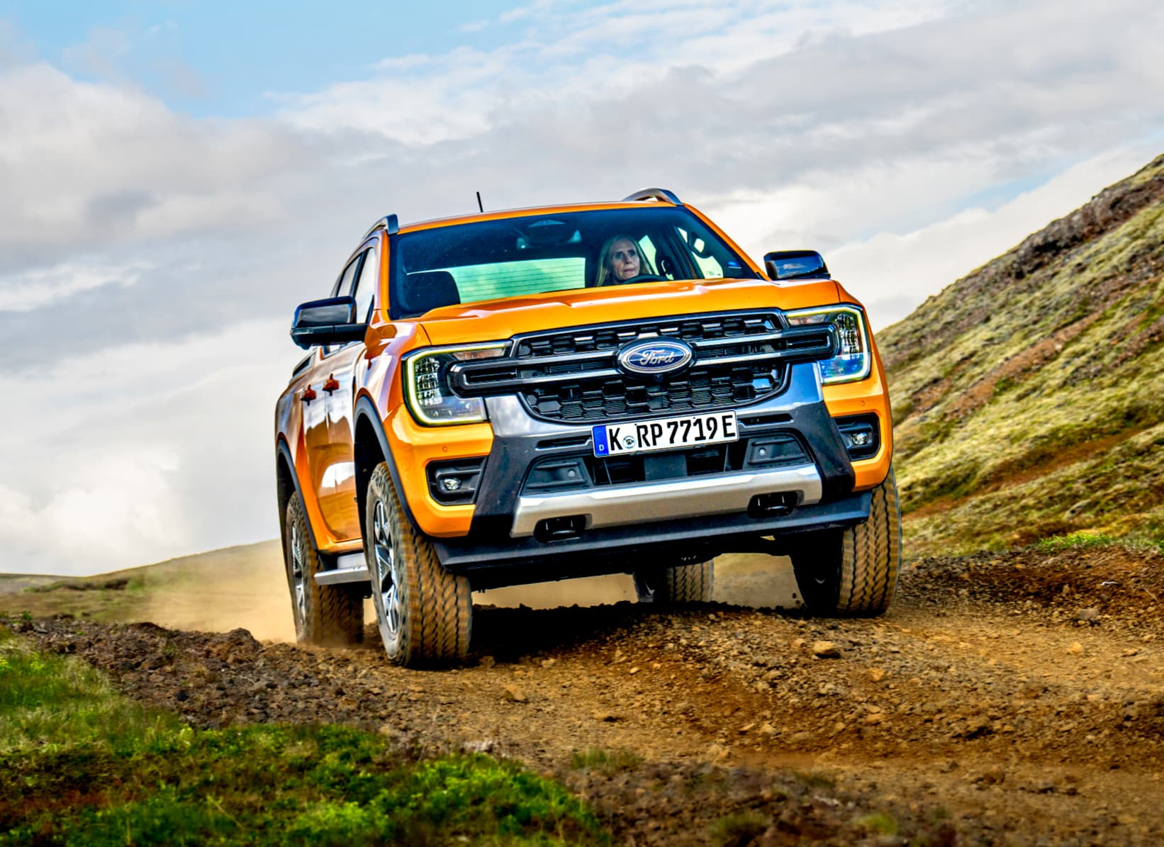 Ford-Ranger-PHEV-przod-2