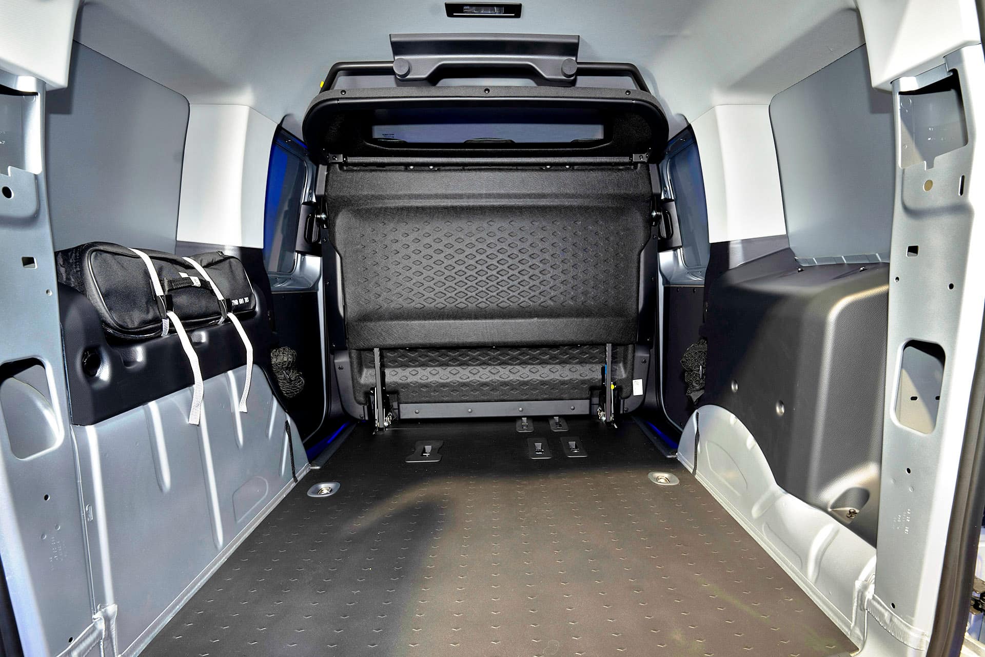 Ford-Transit-Connect-Kombi-przestrzen-ladunkowa