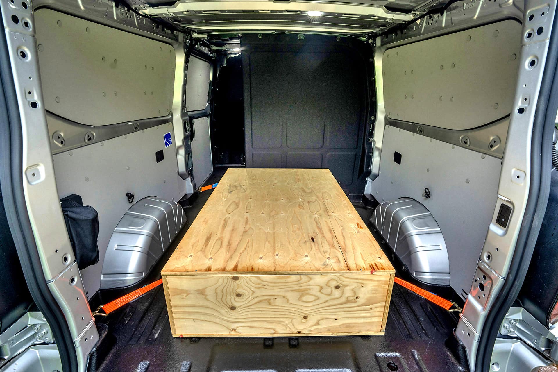 Ford-Transit-Custom-przestrzen-ladunkowa