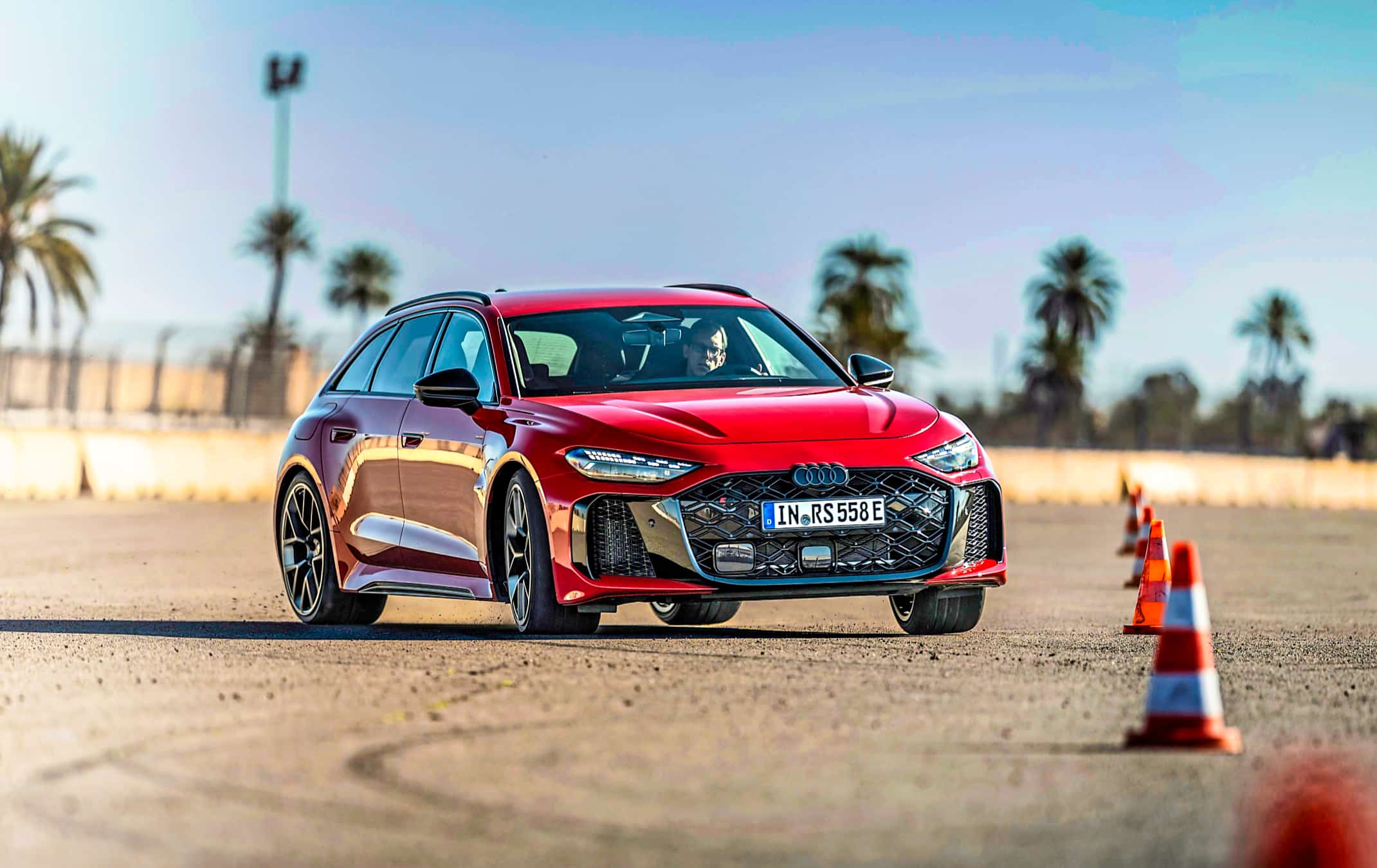 audi rs 5 avant przód na torze