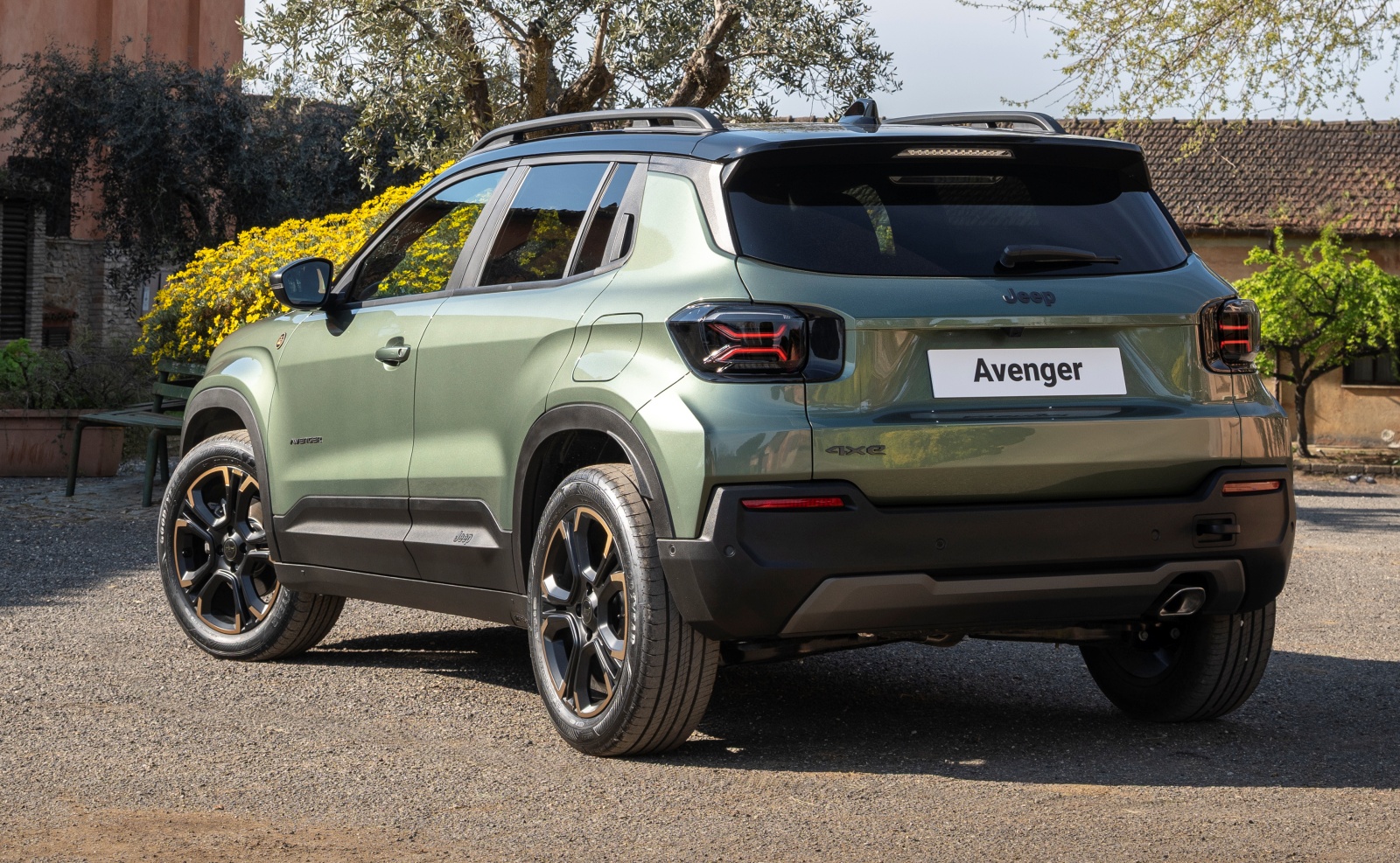 jeep-avenger-tyl