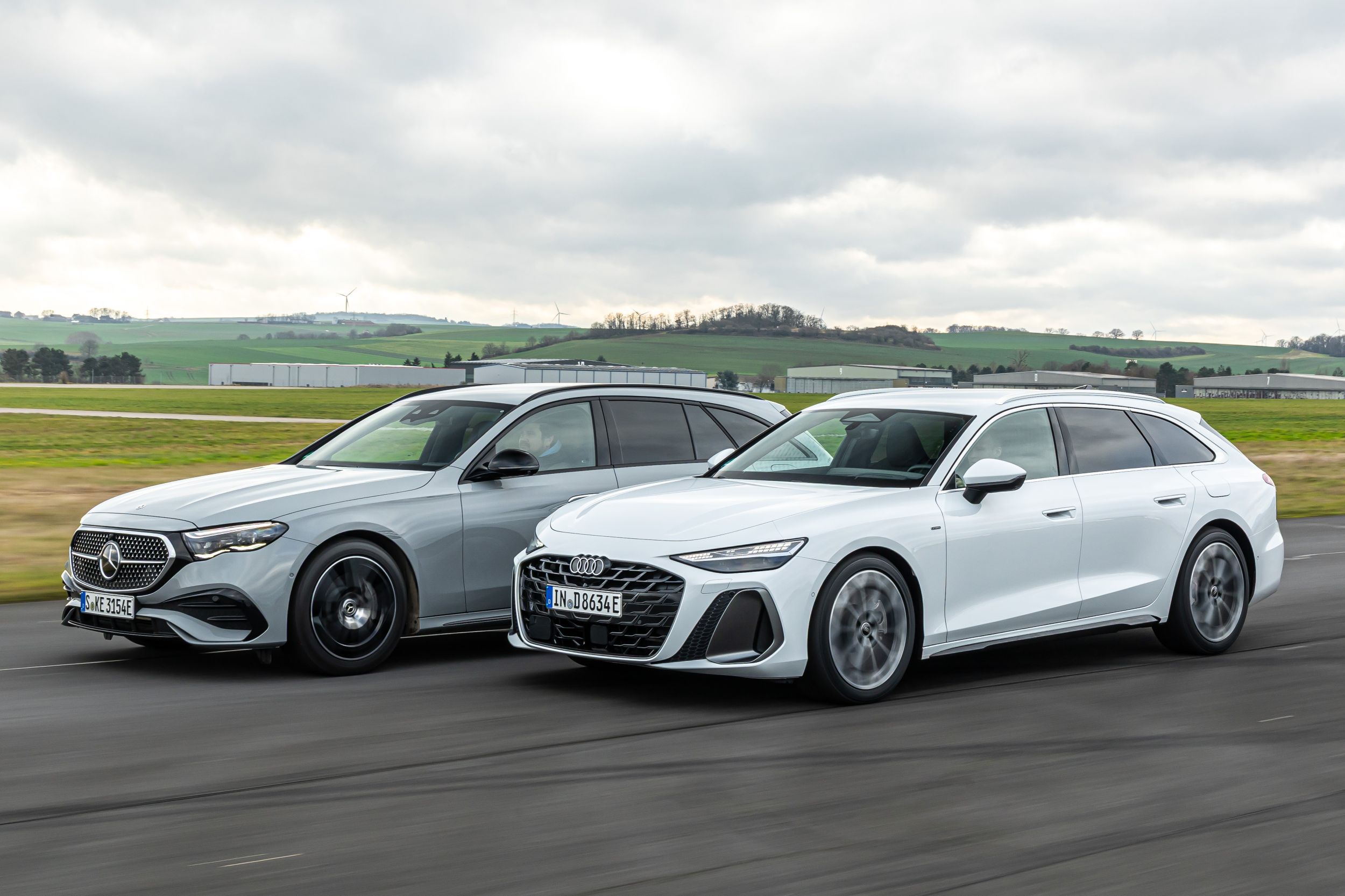 Audi A6 Avant, Mercedes E Kombi - boki