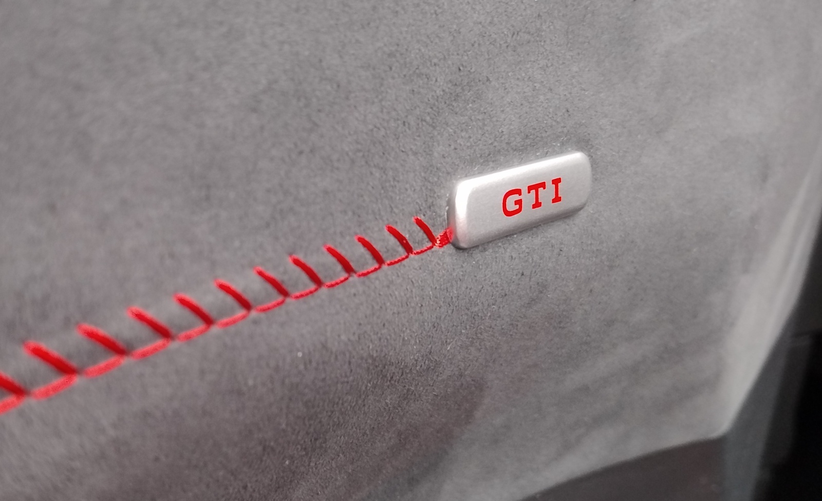 volkswagen-id-polo-gti-tapicerka