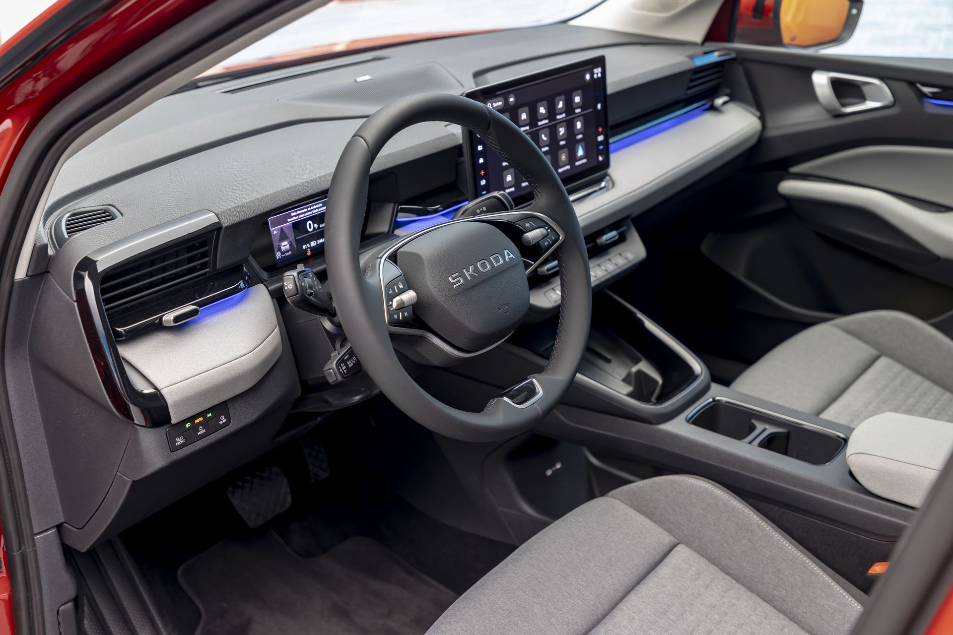 skoda-epiq-wnetrze-kokpit-z-boku