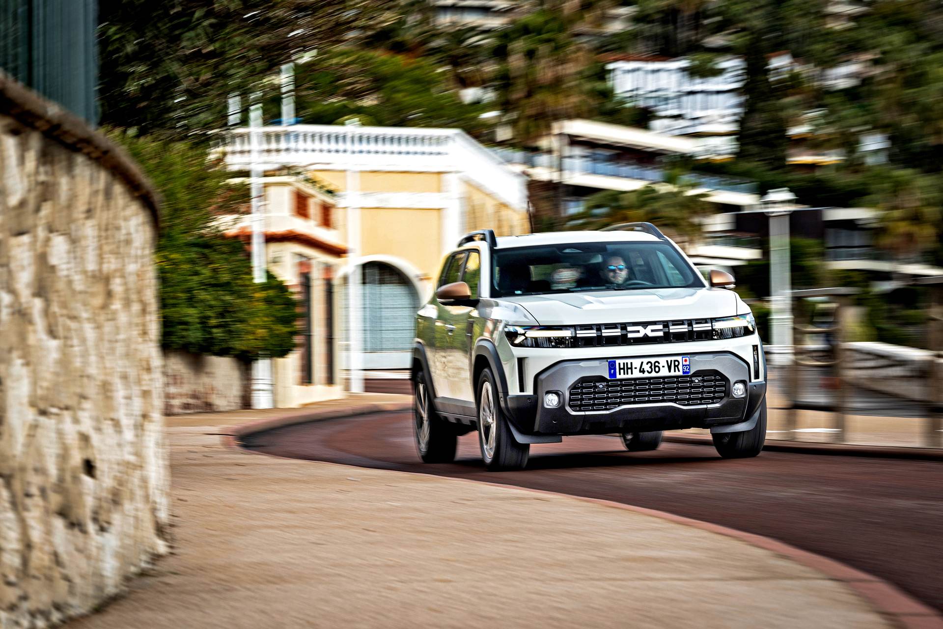dacia-duster-jazda-przod-miasto