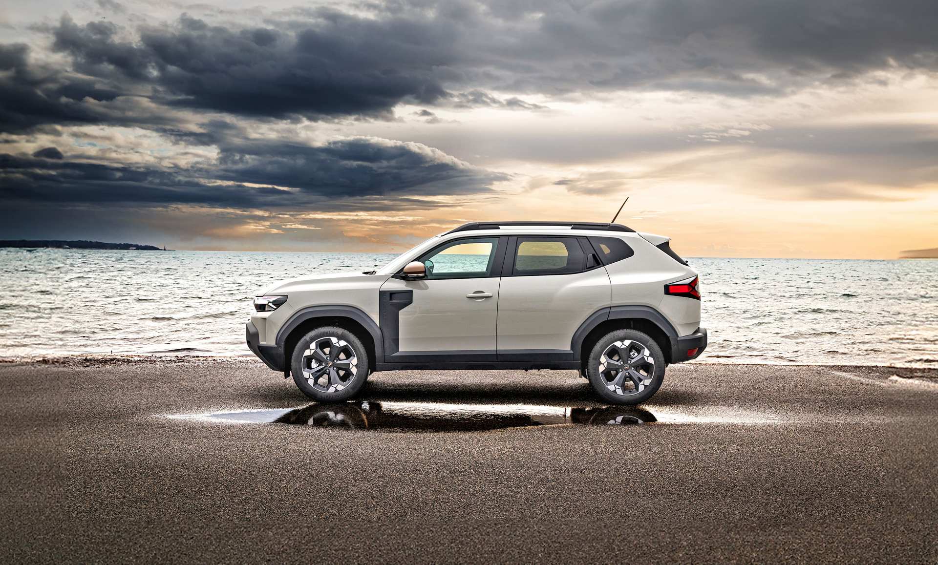 dacia-duster-profil-bok-plaza