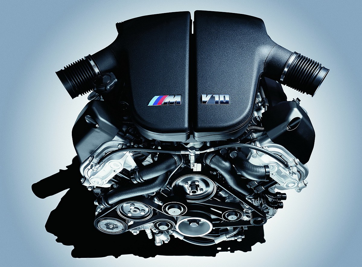 BMW M5 E60_silnik