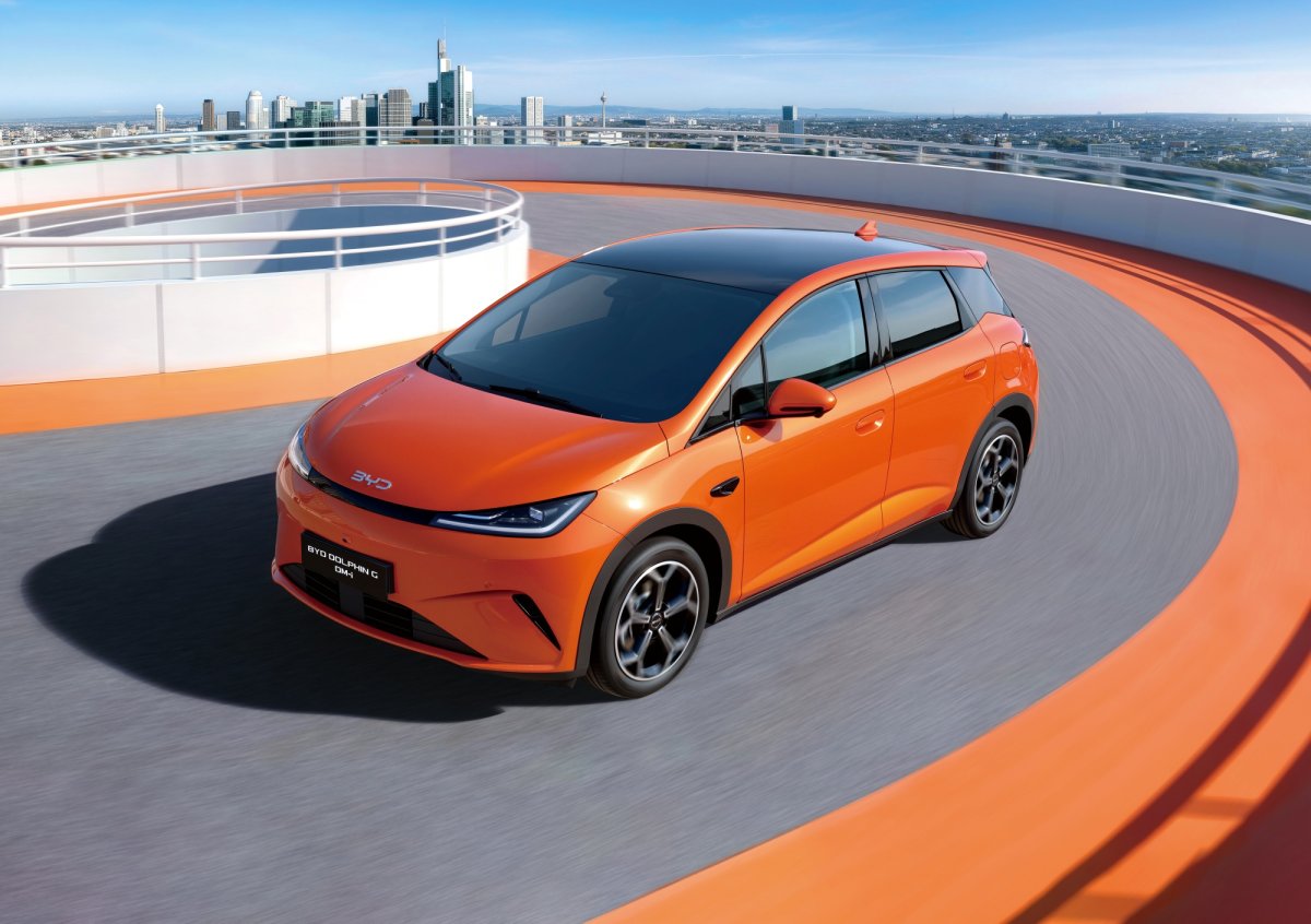 BYD wprowadza do Polski dwie nowe hybrydy plug-in. Sealion 5 ma już cenę, a Dolphin G czeka na debiut