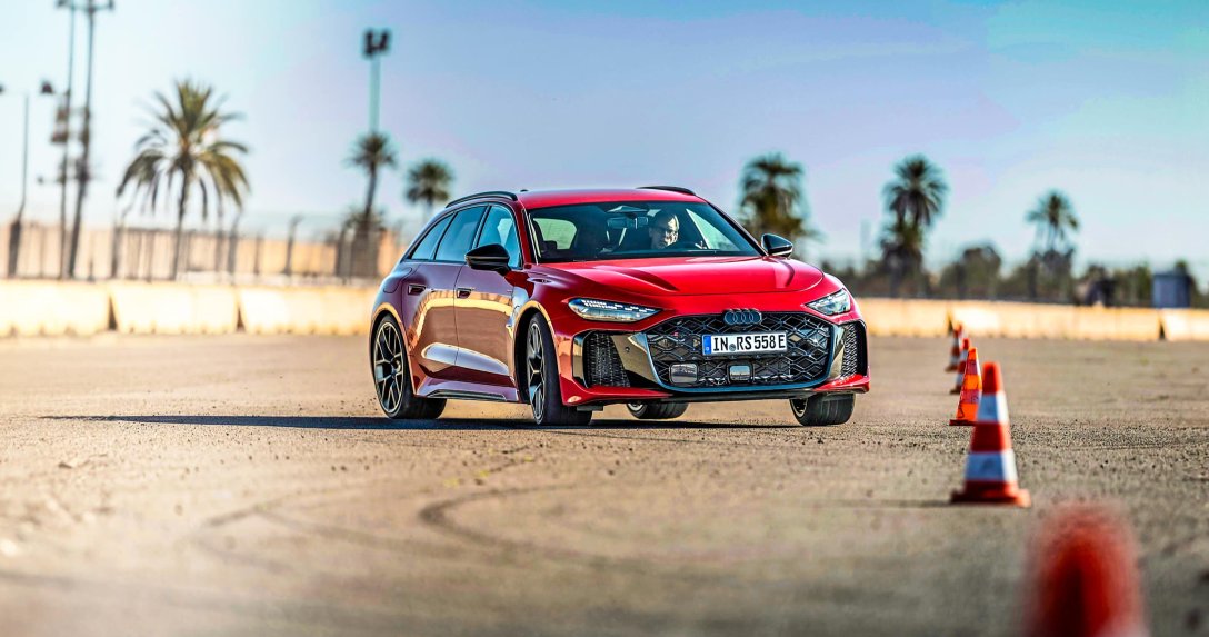 Nowe Audi RS 5 Avant podczas pierwszej jazdy na torze