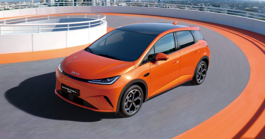 BYD wprowadza do Polski dwie nowe hybrydy plug-in. Sealion 5 ma już cenę, a Dolphin G czeka na debiut