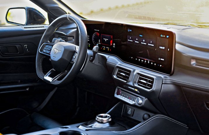 Ford Mustang GTD – wnętrze,kokpit