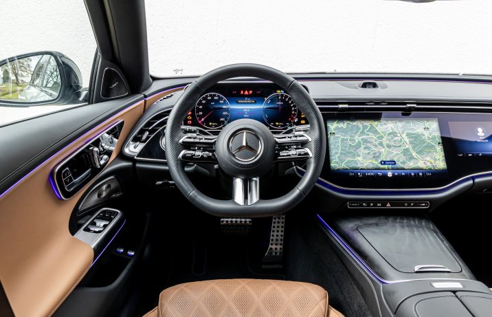 Mercedes E Kombi - kokpit